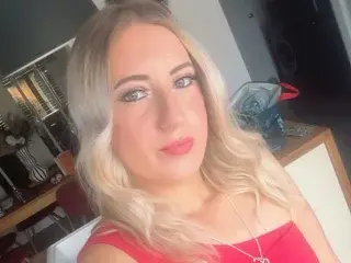 LolaRoseeXX  live sex cam