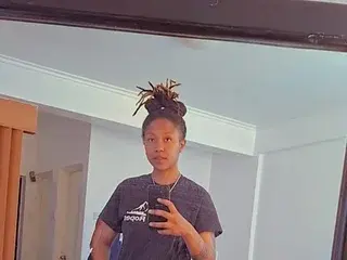 Prettyroll  live sex cam