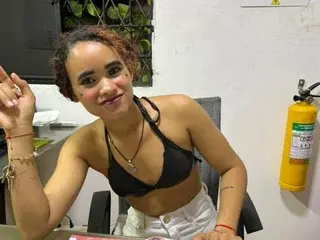 Charloee  live sex cam