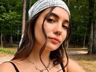 MoonlitAstra  live sex cam