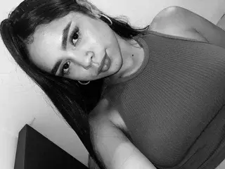 CarolineFyre  live sex cam