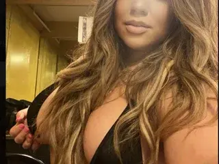 Latinafoxx  live sex cam