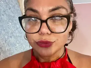 MommaCat37  live sex cam