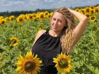 LadyLii  live sex cam