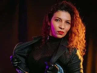 SerenaHoustonn  live sex cam