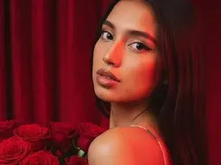 ValeenQueen  live sex cam