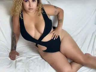 Miasexxxydoll  live sex cam