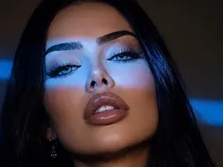 FrancescaHarris18  live sex cam