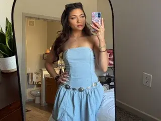 DesireeGrey22  live sex cam