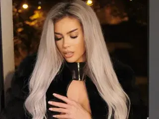 QueenSelena  live sex cam