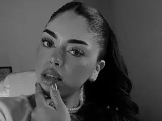 Emii_evanns  live sex cam