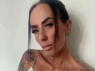 LittleLuxeXoX  live sex cam