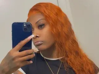 Luxjuree18  live sex cam