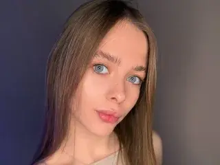 AmandaSayfried  live sex cam