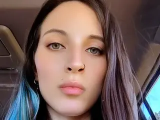 SmokeShow686  live sex cam