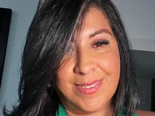 Curvyfirelatina  live sex cam