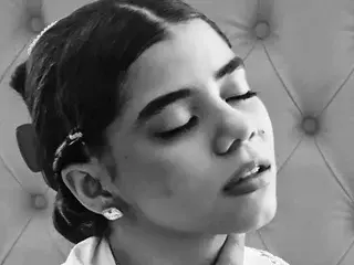 Izelzunara  live sex cam