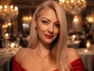 Aviola  live sex cam