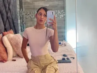 LaraOlsen  live sex cam