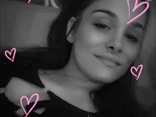 Deziraestarz  live sex cam
