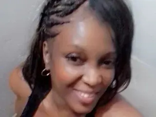 Plentyfu  live sex cam
