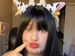 MilkMaidClem  live sex cam