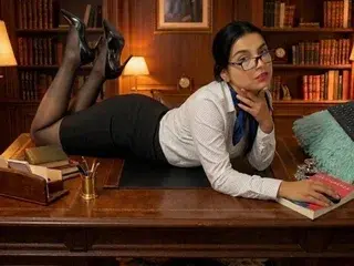 Maki_Adams27  live sex cam