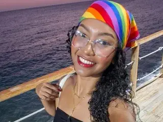 Brey_Towers  live sex cam