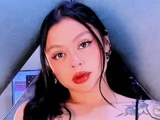 ChloeHart19  live sex cam