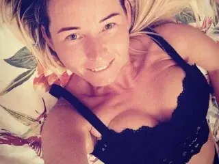 XSWEET_EWAx  live sex cam