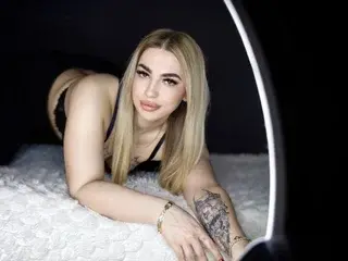 ZarasPlayground  live sex cam