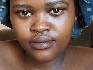 ThickPearlx23  live sex cam
