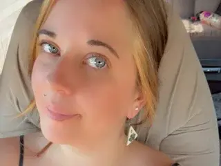 LaneyJaney  live sex cam