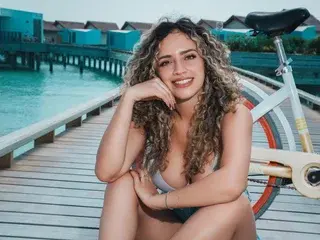 AleCollins  live sex cam