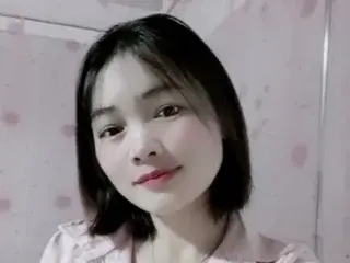 ElliBee  live sex cam