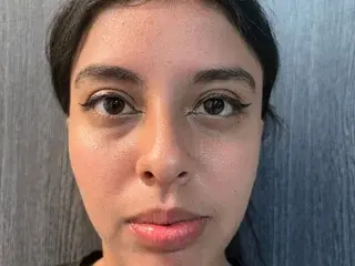 Skinnykor  live sex cam