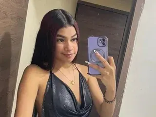 MelanyReece  live sex cam