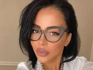 NaomiRaye  live sex cam