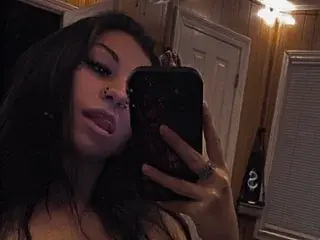 Karmasnow69  live sex cam