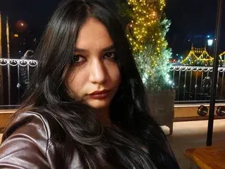 ERYKHA  live sex cam