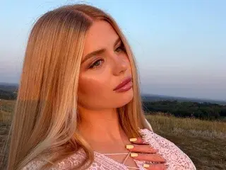 Firefly18  live sex cam