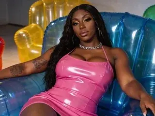 EbonyMystique  live sex cam