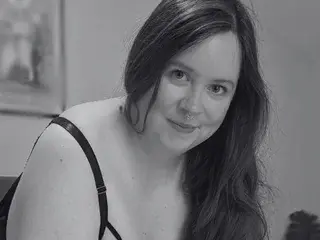 Helenaoates  live sex cam