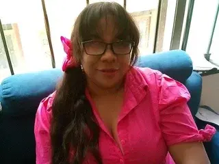 Saphira19  live sex cam