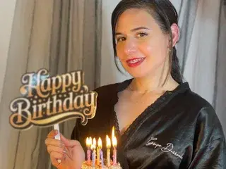 Kylie_Bloom  live sex cam