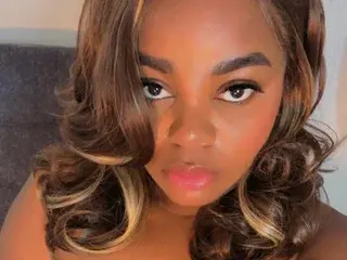 Mia_briit  live sex cam