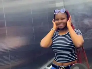 Yvee  live sex cam