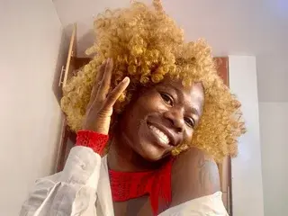 Sassyvelvet  live sex cam