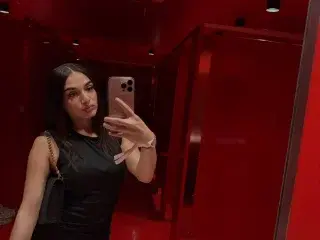 Dirtyyiyannaa  live sex cam