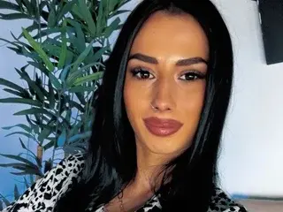 TiaCyrrus  live sex cam